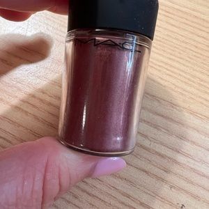 MAC Full Size Pigment in Heritage Rouge